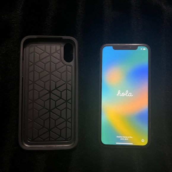 iPhone XR (plus case)- 128GB - Picture 2 of 3